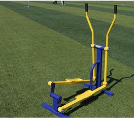 新农村新气象 广场公园中的健身器材，从太空漫步机到多样化选择